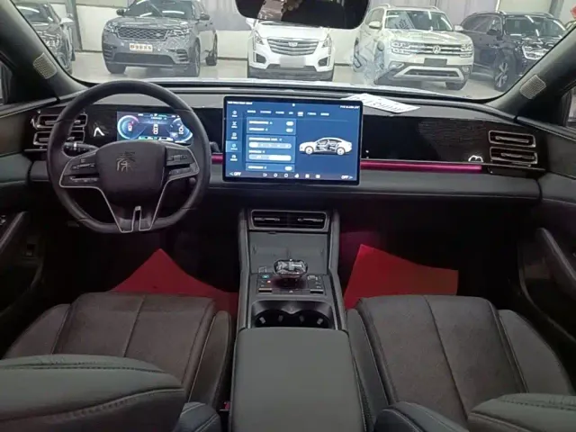 BYD Qin L — Фото автомобиля 9