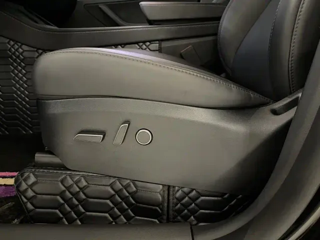 Tesla Model Y — Фото автомобиля 26