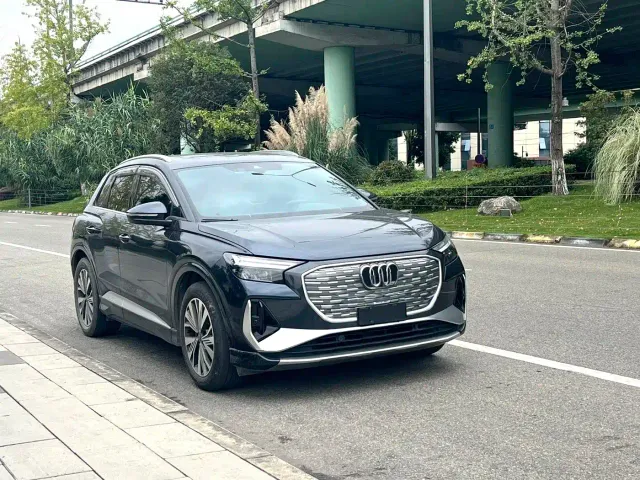 Audi Q4 e-tron — Фото автомобиля 3