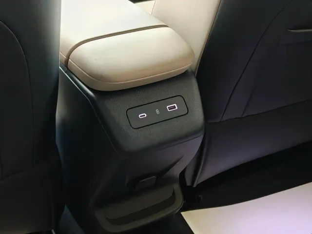 Lynk & Co Z20 — Фото автомобиля 14