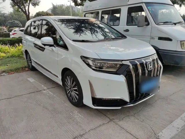 Honda Elysion — Фото автомобиля 3