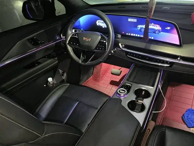 Cadillac XT5 — Фото автомобиля 12