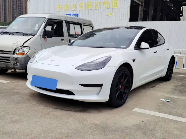 Фотография автомобиля — Tesla Model 3