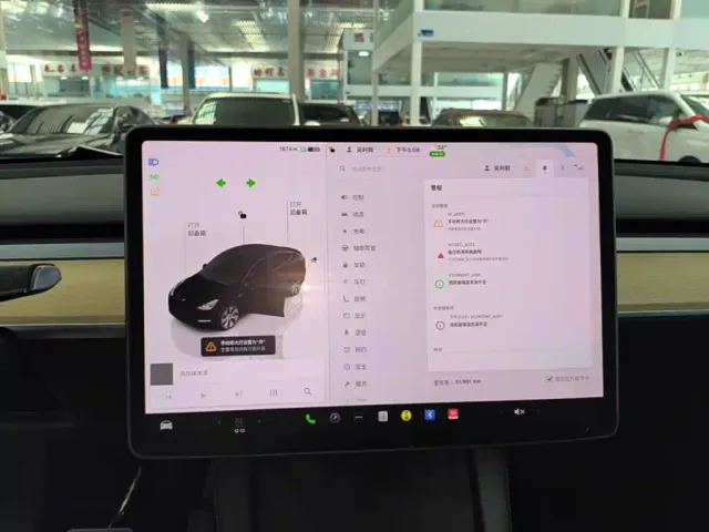 Tesla Model Y — Фото автомобиля 12