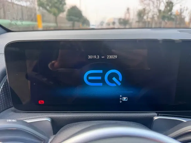 Mercedes-Benz EQB — Фото автомобиля 18