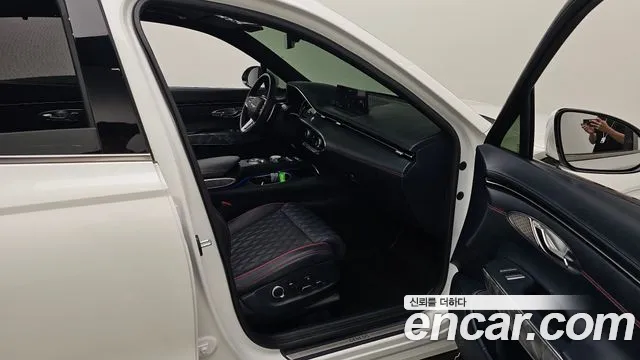 Genesis GV70 — Фото автомобиля 17