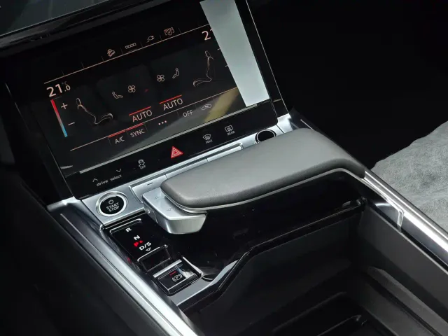 Audi e-tron — Фото автомобиля 18