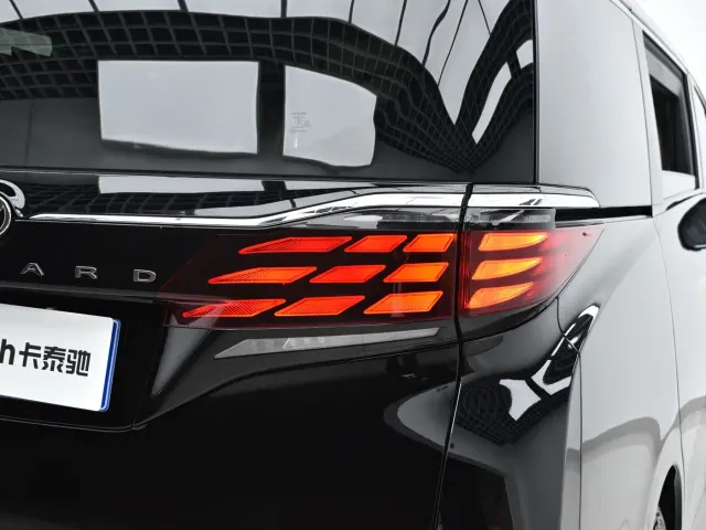 Toyota Alphard — Фото автомобиля 23