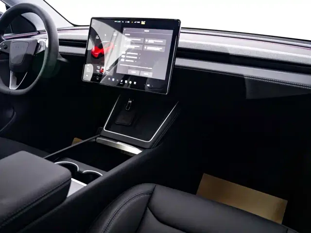 Tesla Model Y — Фото автомобиля 28