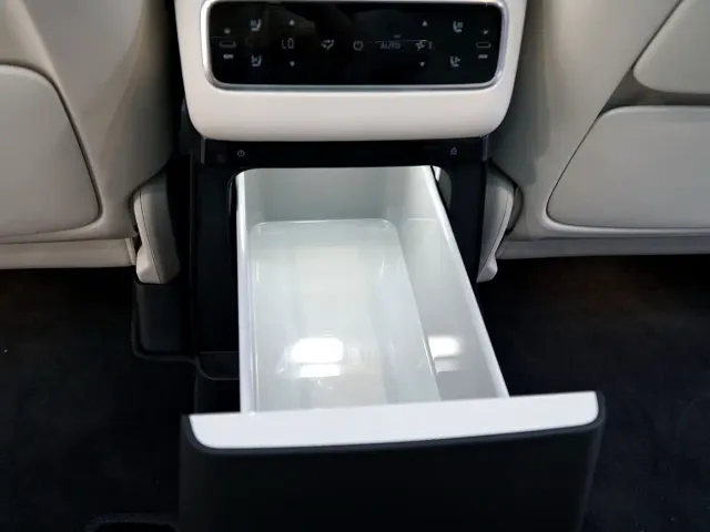 Li Auto MEGA — Фото автомобиля 16