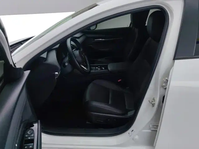 Mazda Axela — Фото автомобиля 9