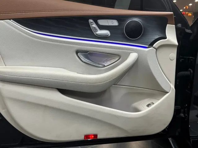 Mercedes-Benz E-Class — Фото автомобиля 14