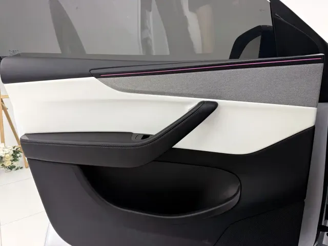 Tesla Model Y — Фото автомобиля 4