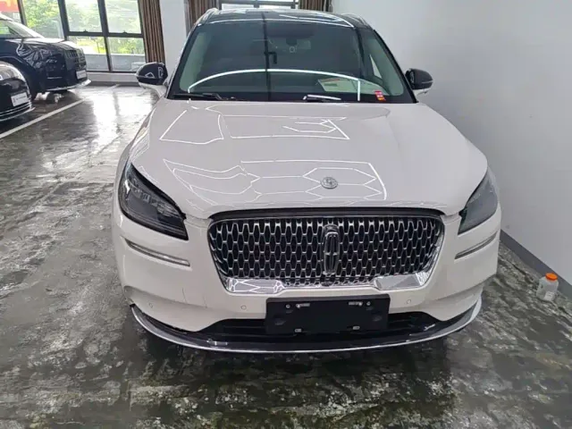 Lincoln Corsair — Фото автомобиля 2