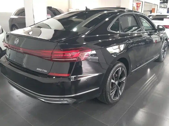 Volkswagen Passat — Фото автомобиля 3