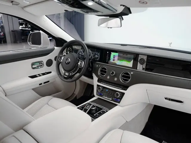 Rolls-Royce Ghost — Фото автомобиля 15