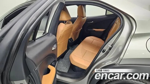 Lexus UX — Фото автомобиля 10