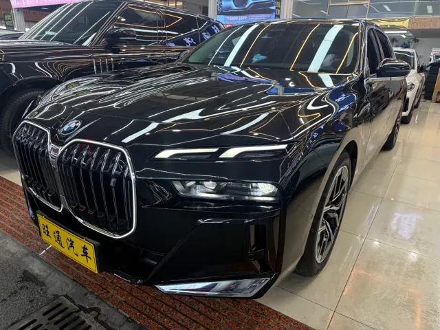Фотография автомобиля — BMW i7