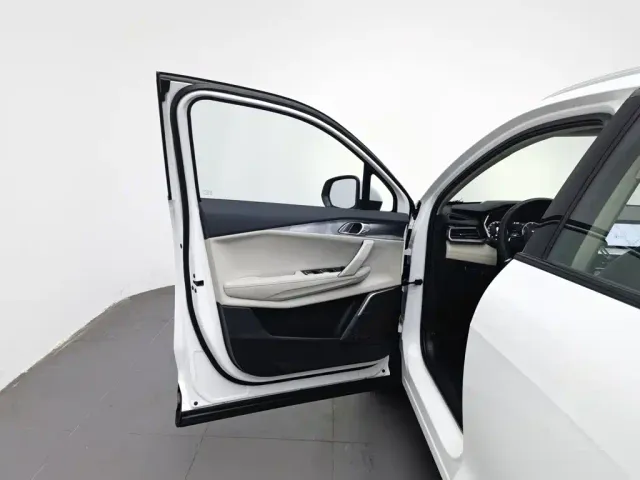 Lynk & Co Lynk & Co 06 EM-P 2022 PHEV 84KM Range Pro — Фото автомобиля 8