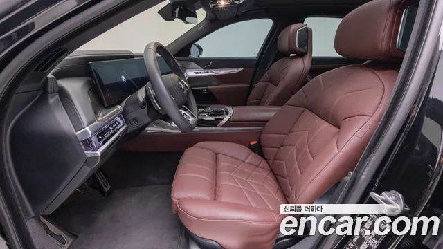 BMW 7 Series G70 — Фото автомобиля 10