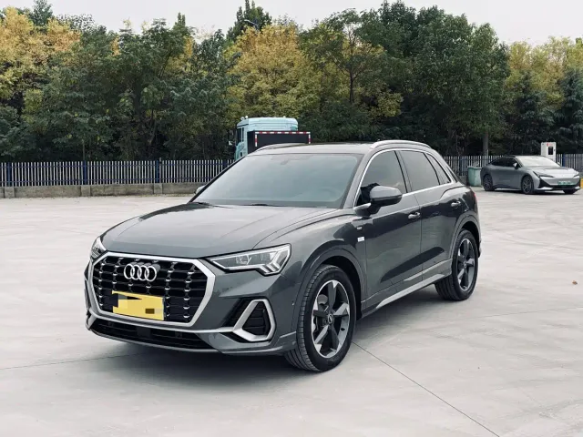 Фотография автомобиля — Audi Q3