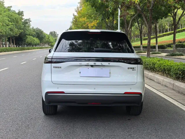 Geely Galaxy Starship 7 EM-i — Фото автомобиля 5