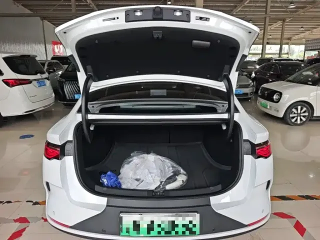 BYD Qin L — Фото автомобиля 18