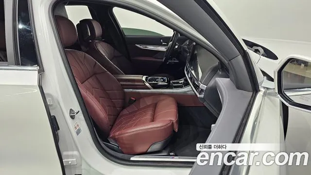 BMW i7 — Фото автомобиля 7