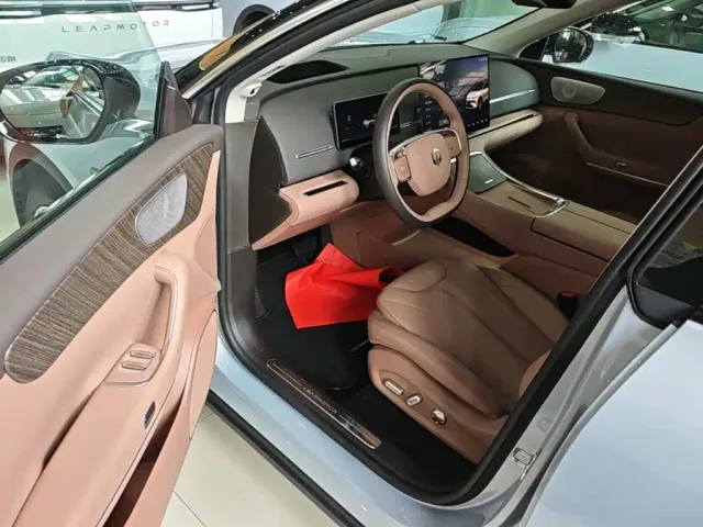 Leapmotor C11 — Фото автомобиля 15
