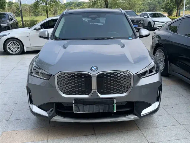 BMW iX1 — Фото автомобиля 2