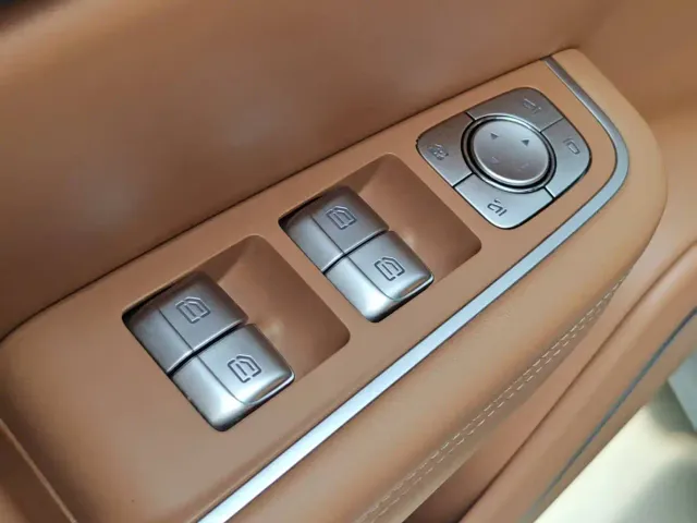 Li Auto ONE — Фото автомобиля 13