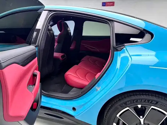 Xiaomi SU7 — Фото автомобиля 16
