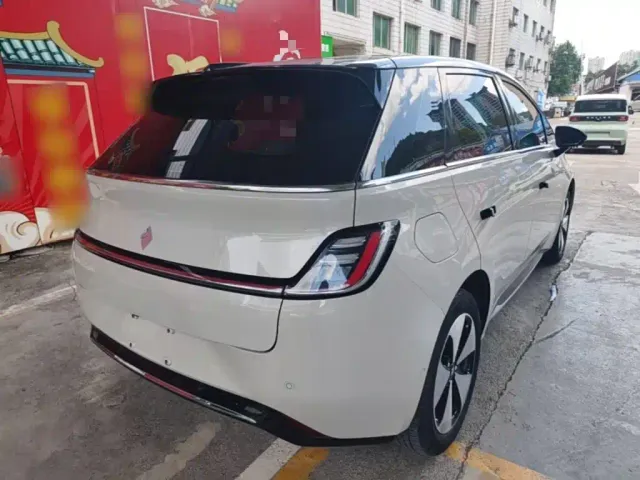 Baojun Cloud — Фото автомобиля 6