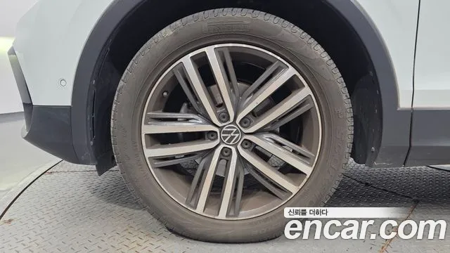 Volkswagen Tiguan Tiguan 2 поколение 2.0 TDI 4Motion Prestige — Фото автомобиля 5