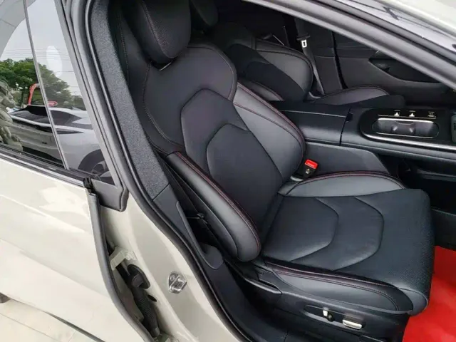 Xiaomi SU7 — Фото автомобиля 24