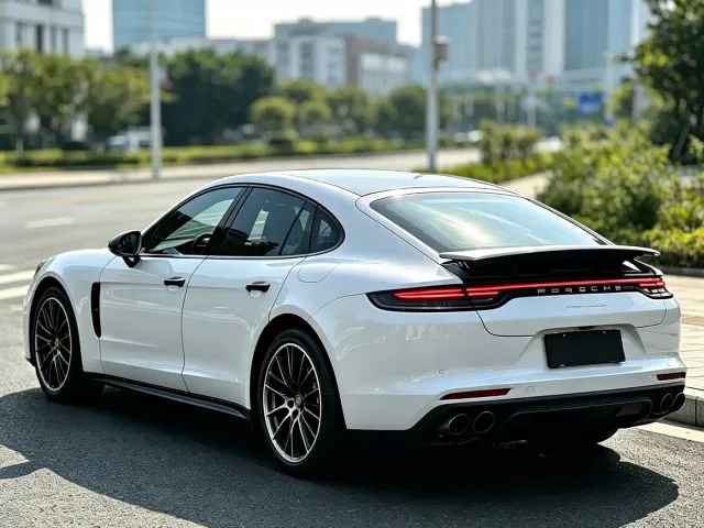 Porsche Panamera — Фото автомобиля 12