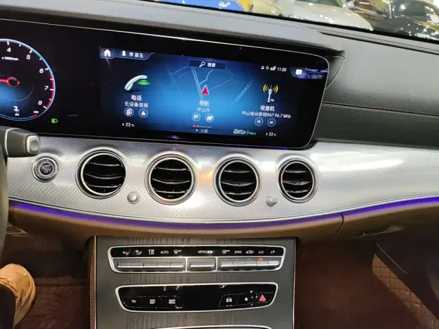 Mercedes-Benz E-Class — Фото автомобиля 4