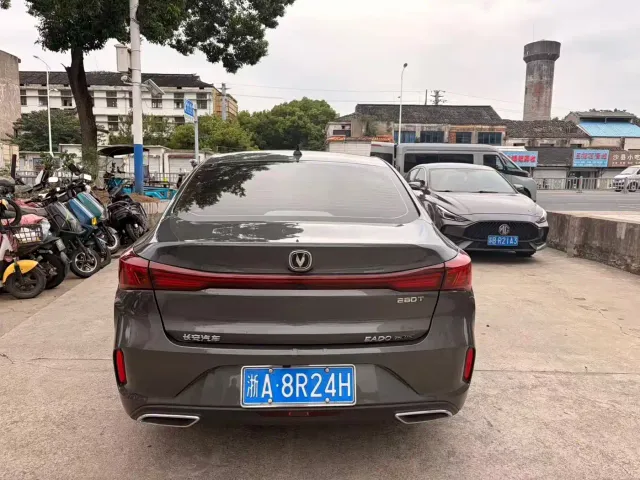 Changan Eado — Фото автомобиля 5
