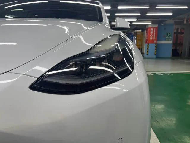 Tesla Model Y — Фото автомобиля 16