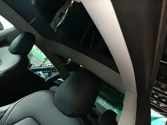 Tesla Model 3 — Фото автомобиля 17