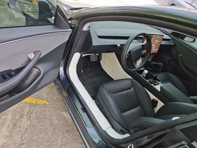 Tesla Model 3 — Фото автомобиля 15