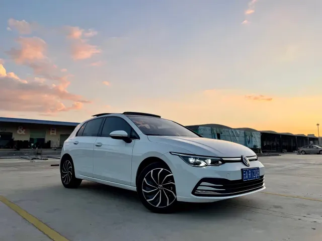 Volkswagen Golf — Фото автомобиля 2