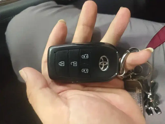 Toyota Sienna — Фото автомобиля 8