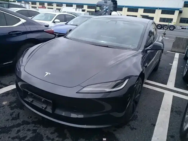 Фотография автомобиля — Tesla Model 3