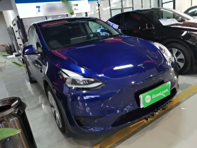 Tesla Model Y — Фото автомобиля 3