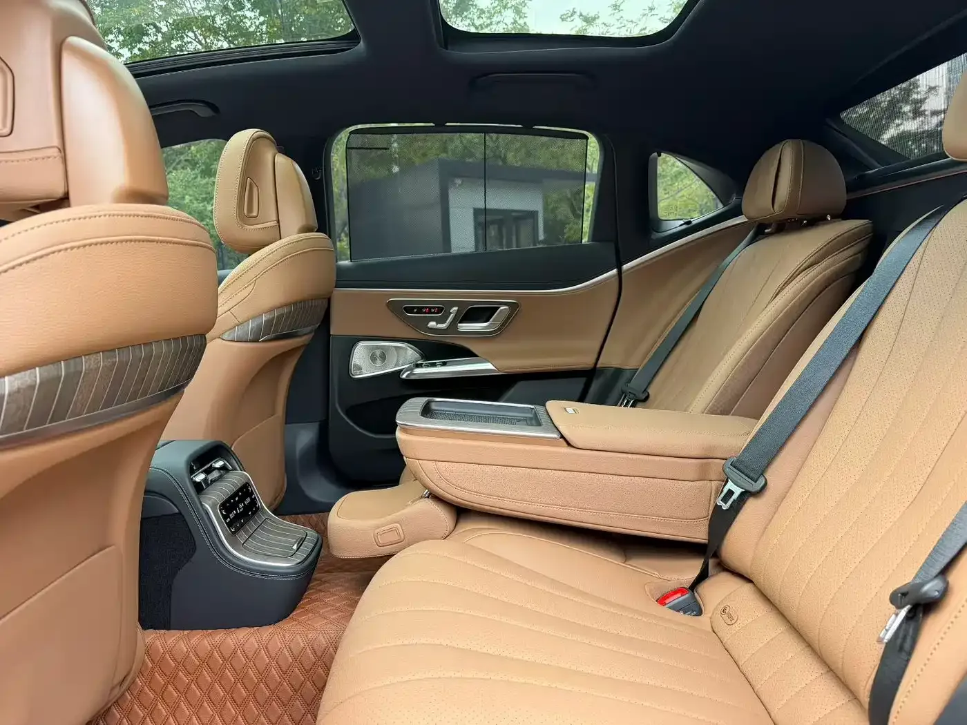 Mercedes-Benz Mercedes-Benz E-Class 2025 E 300 L Premium — Фото автомобиля 6