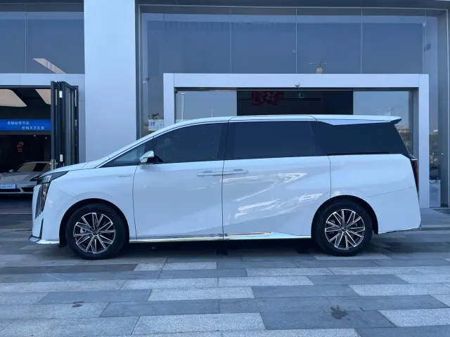 GAC Trumpchi M8 — Фото автомобиля 3