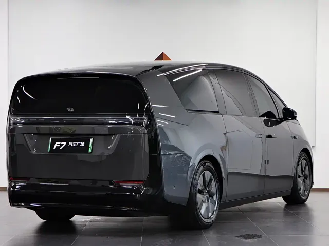 Li Auto MEGA — Фото автомобиля 6
