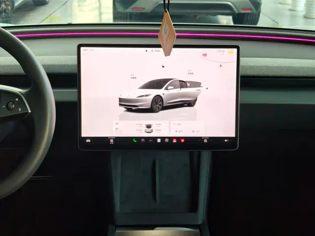 Tesla Model 3 — Фото автомобиля 11