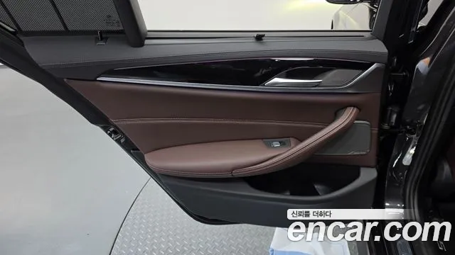 BMW 5 Series G30 — Фото автомобиля 14